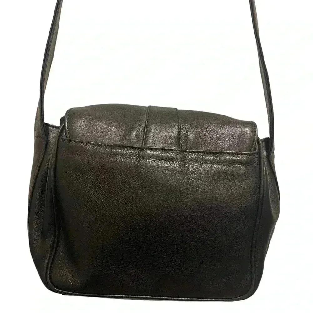 Gucci horsebit Leather Black
Crossbody Mini bag Used but in good condition - Picture 3 of 11